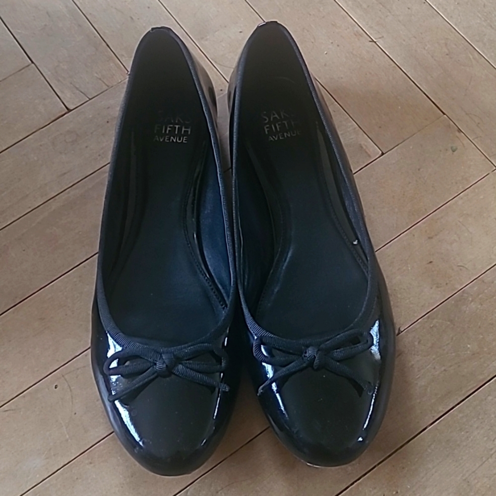 Saks Fifth Avenue Black Patent Ballet flats size 9